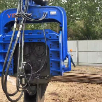 Bate-estaca montado em escavadeira versátil: profundidade máxima de 24 m e compatibilidade universal